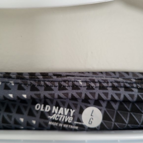 Women's old navy large cropped leggings - Picture 3 of 3